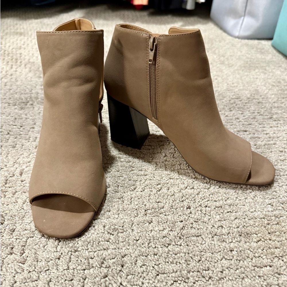Market & Spruce Tan Ankle Booties with Chunky Heel